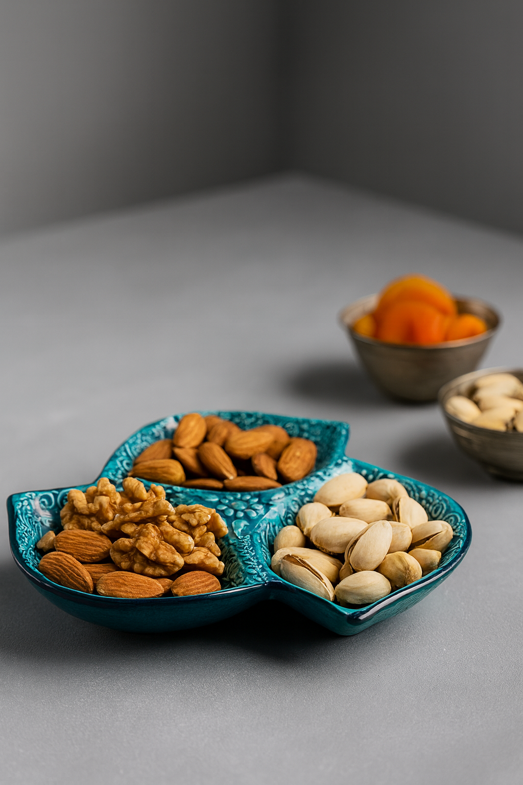 Kabartma Çini Desenli Seramik Turkuaz Yeşili Üçlü Yaprak Çerezlik