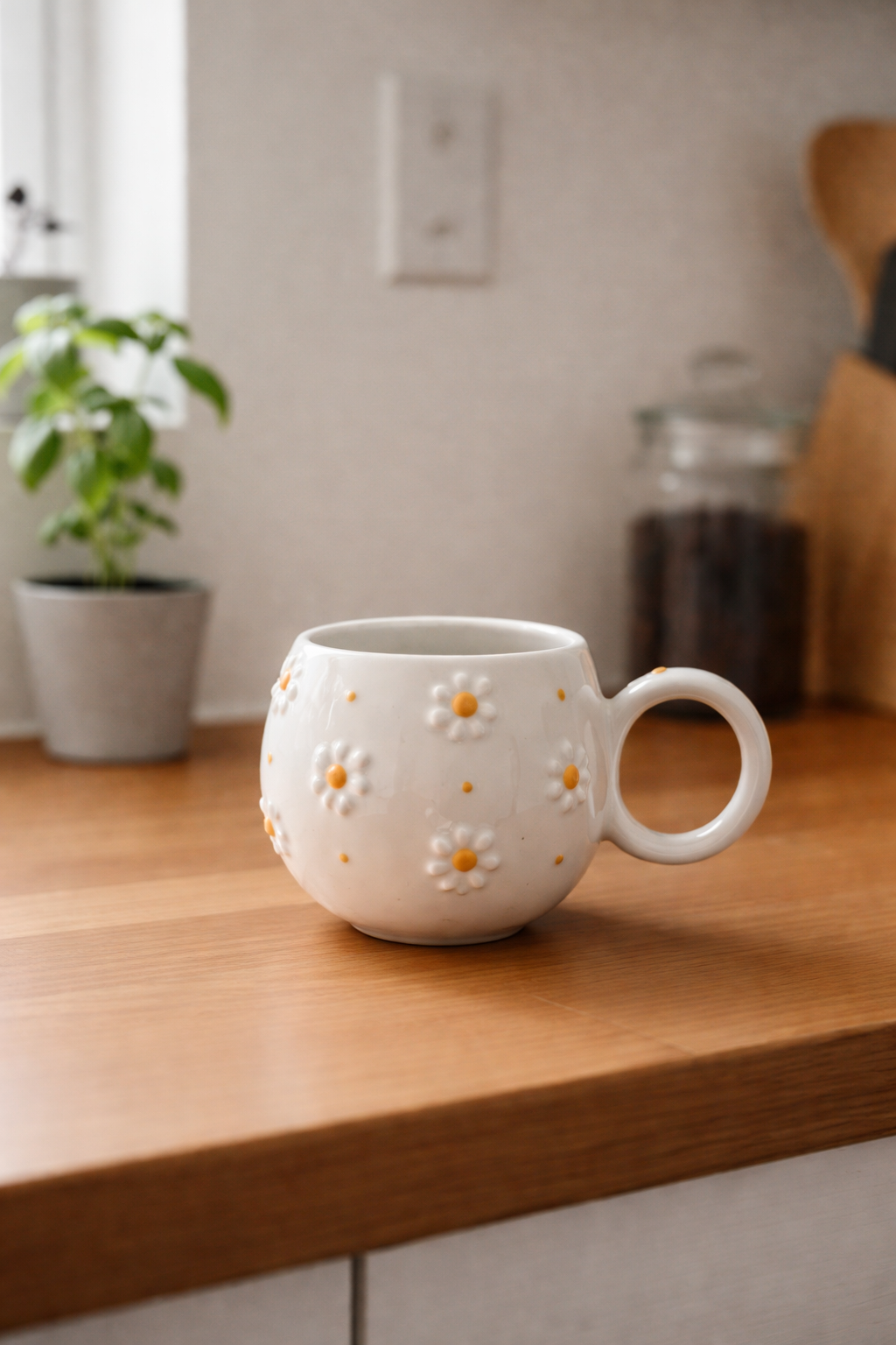 Papatya Kabartmalı El Yapımı Seramik Ece Kupa Mug – Tekli, Doğal ve Zarif Tasarım